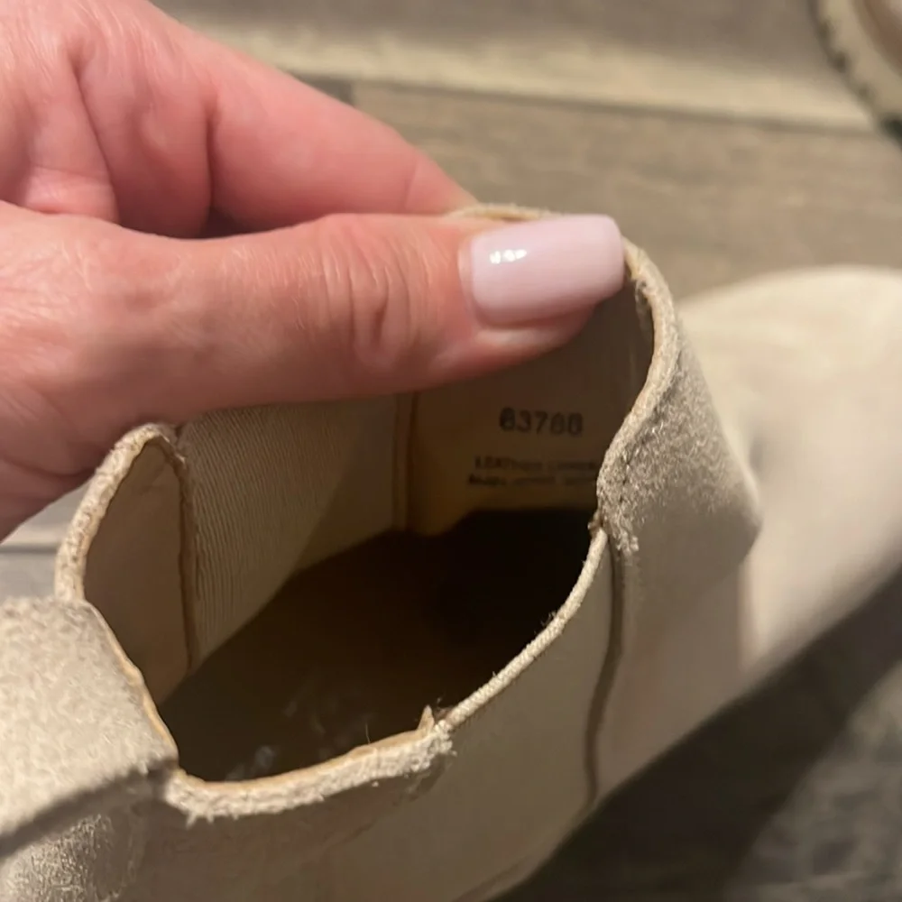 NWOB Enzo Angiolini Chelsea Boots - Picture 5 of 10